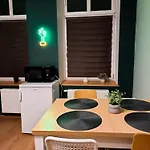 Cozy Reset W Centrum! 아파트